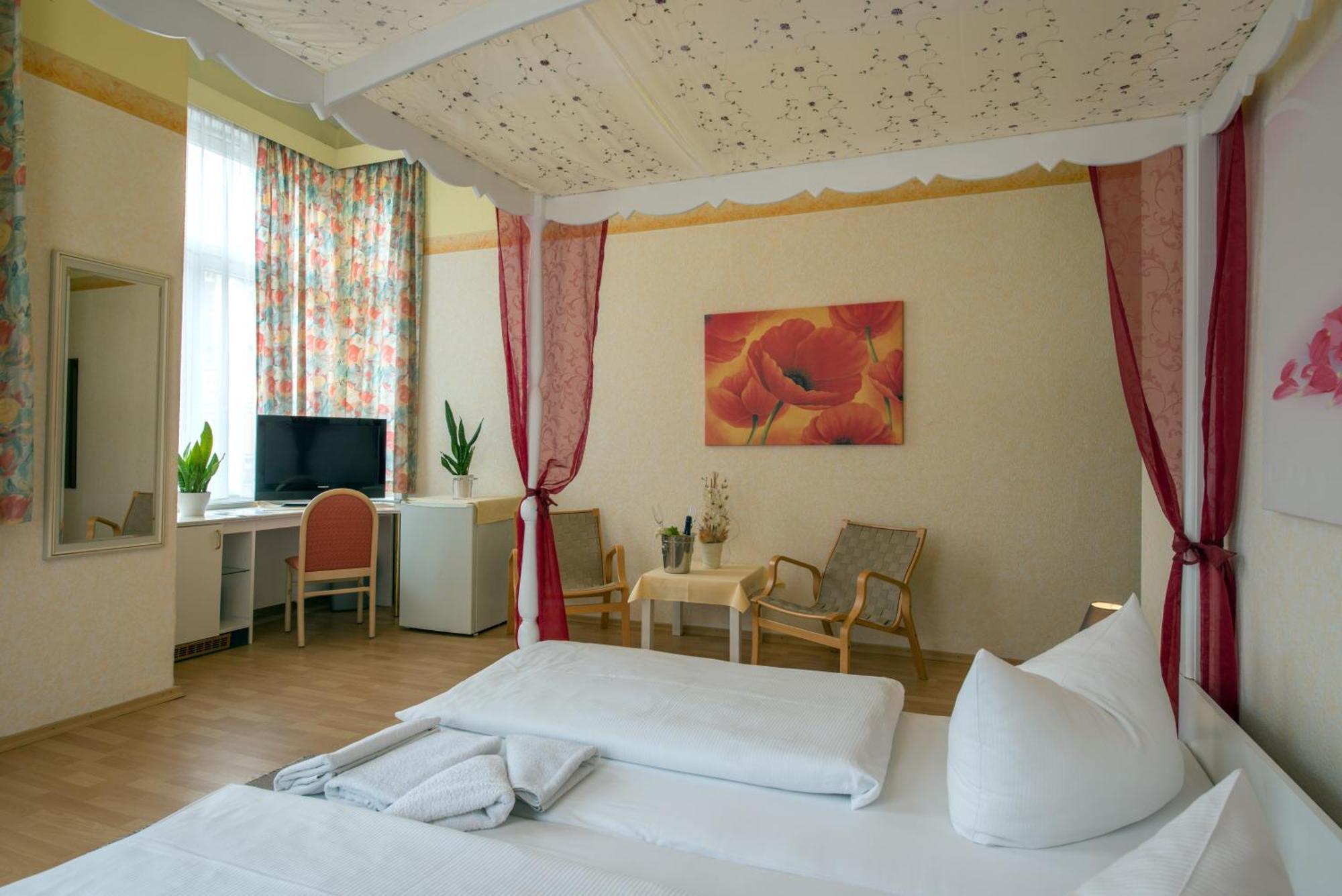Hotel Knoepel 3*